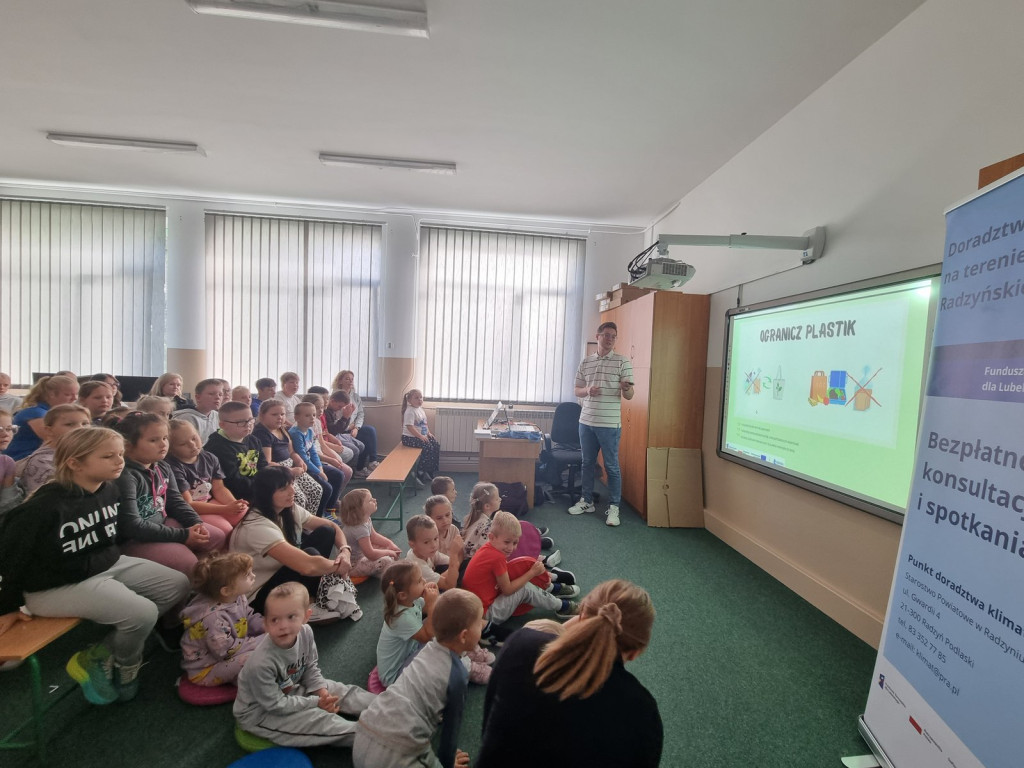 Seria spotkań edukacyjnych w szkołach