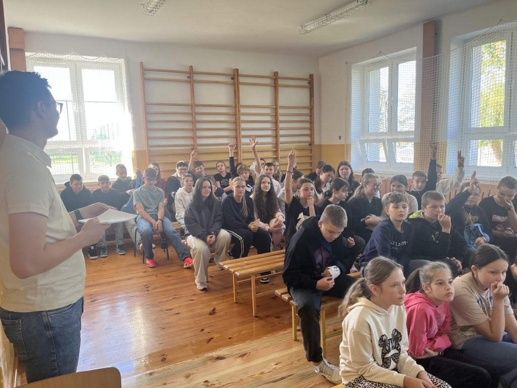Seria spotkań edukacyjnych w szkołach