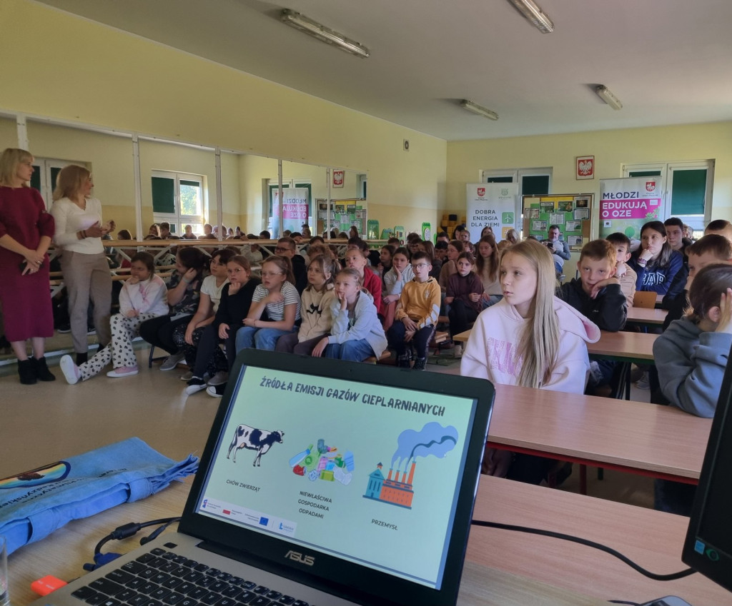 Seria spotkań edukacyjnych w szkołach