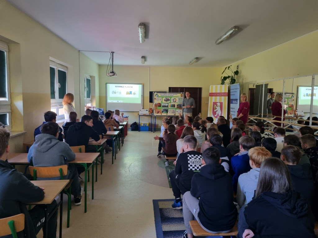 Seria spotkań edukacyjnych w szkołach