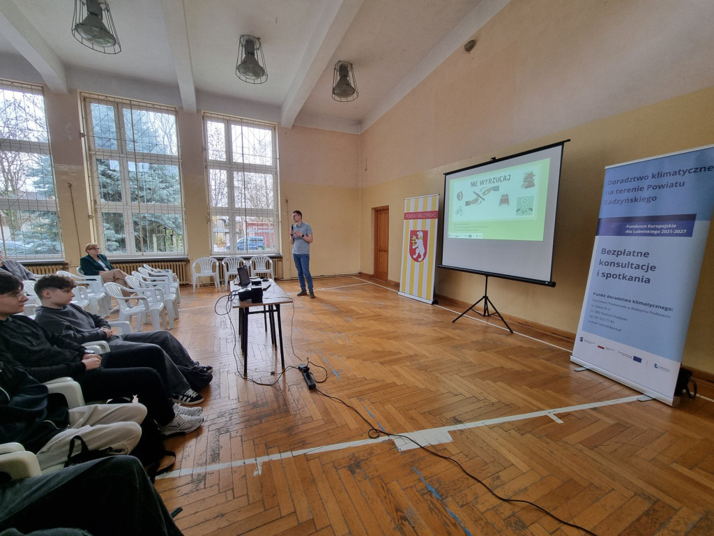 Seria spotkań edukacyjnych w szkołach