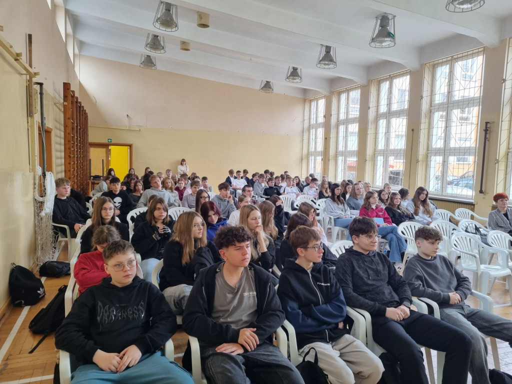 Seria spotkań edukacyjnych w szkołach