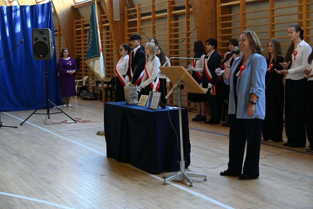 Zasadzenie dębu >Bartuś< na placu I LO w Radzyniu