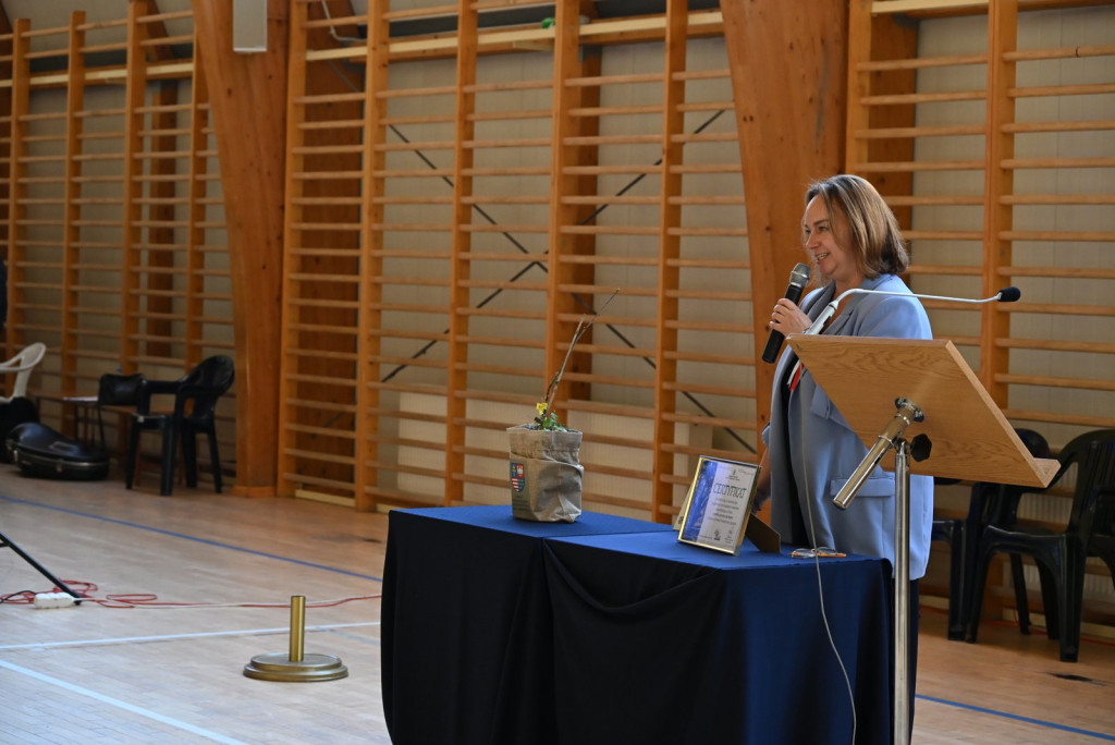 Zasadzenie dębu >Bartuś< na placu I LO w Radzyniu