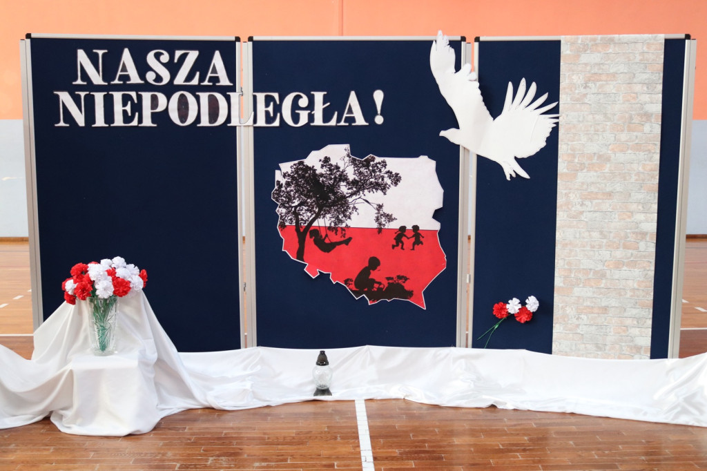 Obchody Święta Niepodległości w SP w Komarówce