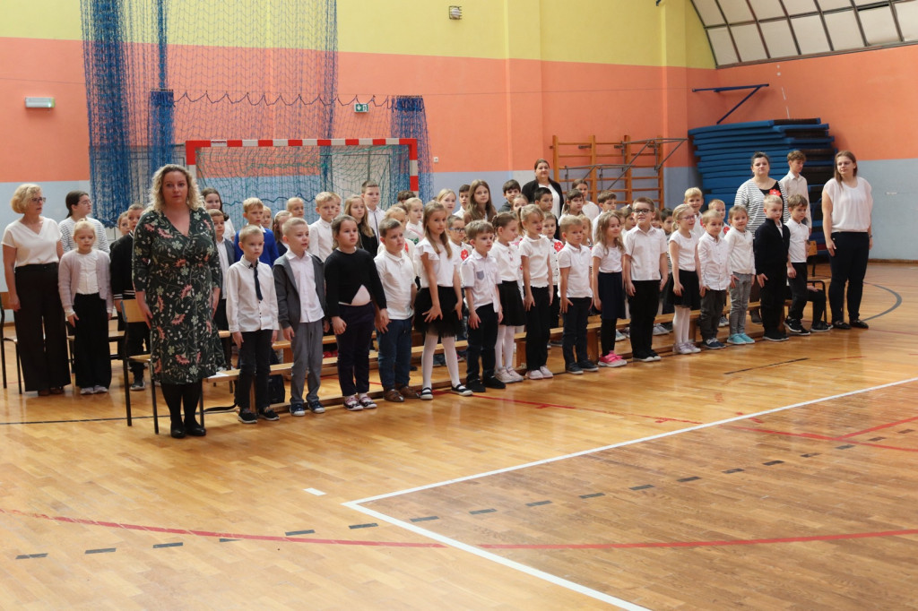 Obchody Święta Niepodległości w SP w Komarówce