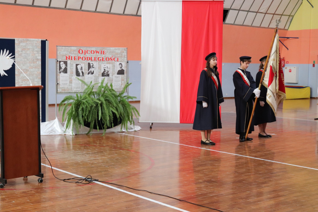Obchody Święta Niepodległości w SP w Komarówce