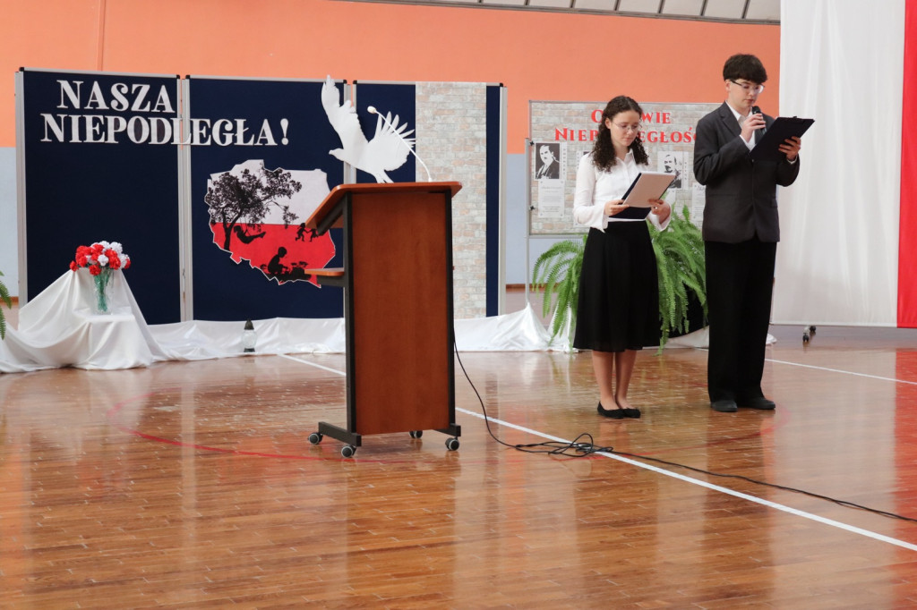Obchody Święta Niepodległości w SP w Komarówce