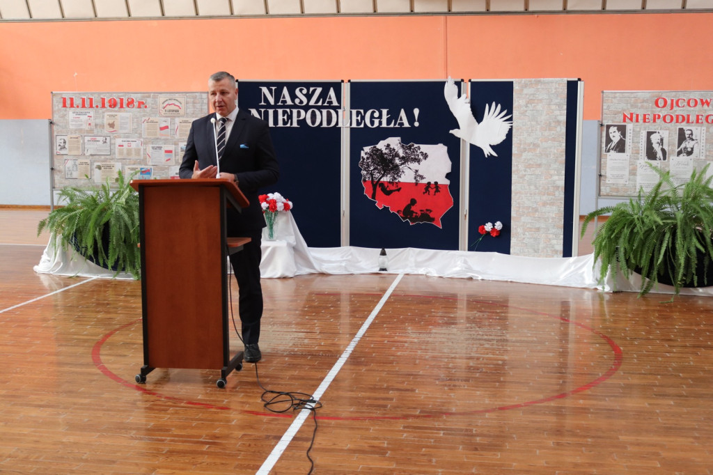 Obchody Święta Niepodległości w SP w Komarówce