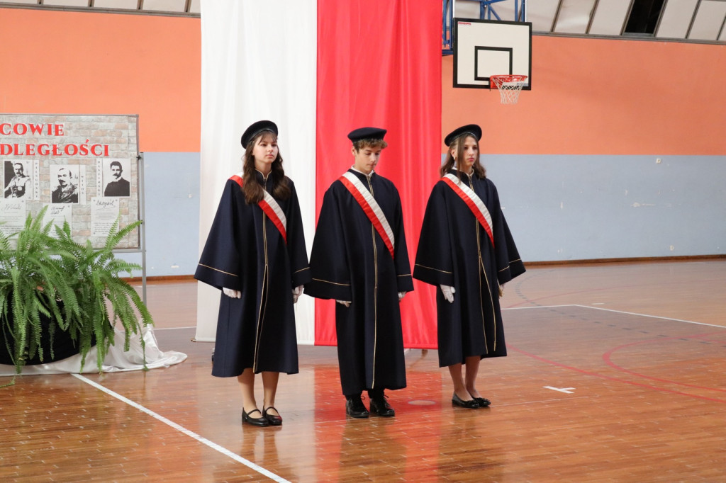 Obchody Święta Niepodległości w SP w Komarówce