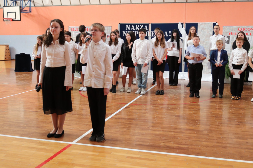 Obchody Święta Niepodległości w SP w Komarówce