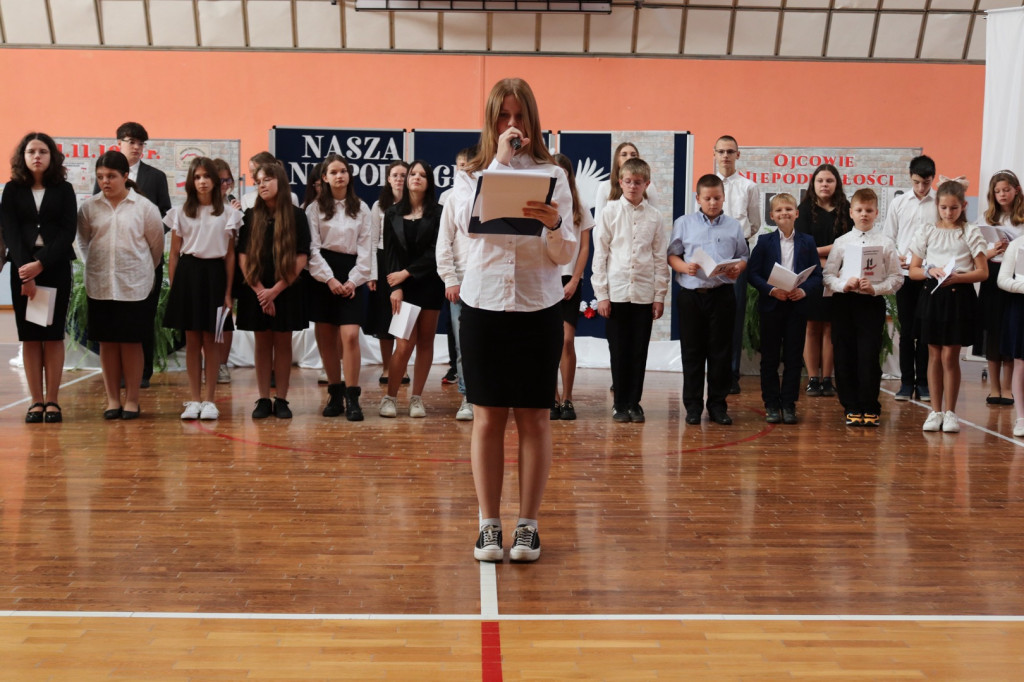 Obchody Święta Niepodległości w SP w Komarówce