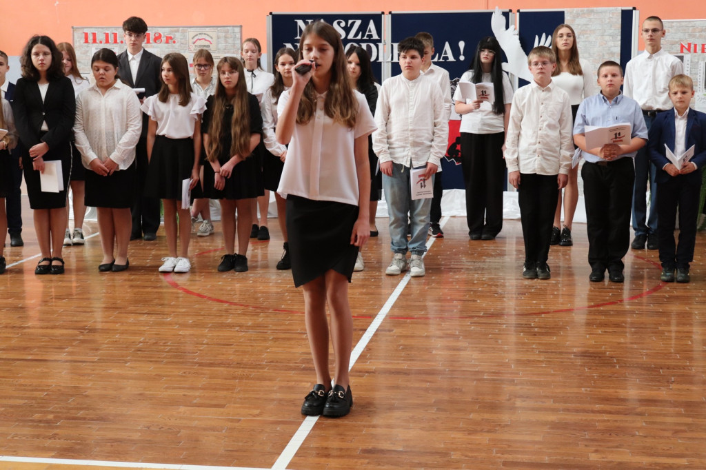 Obchody Święta Niepodległości w SP w Komarówce