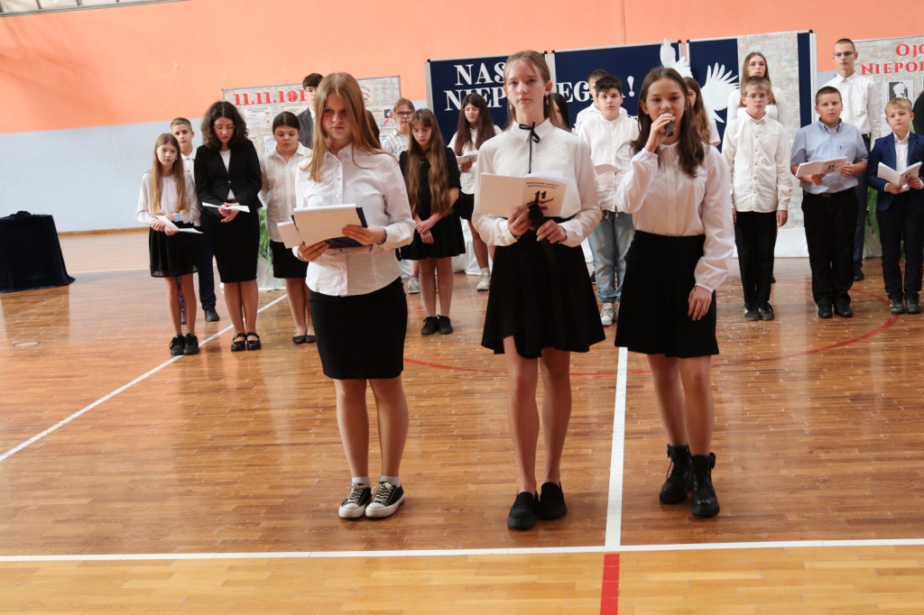 Obchody Święta Niepodległości w SP w Komarówce
