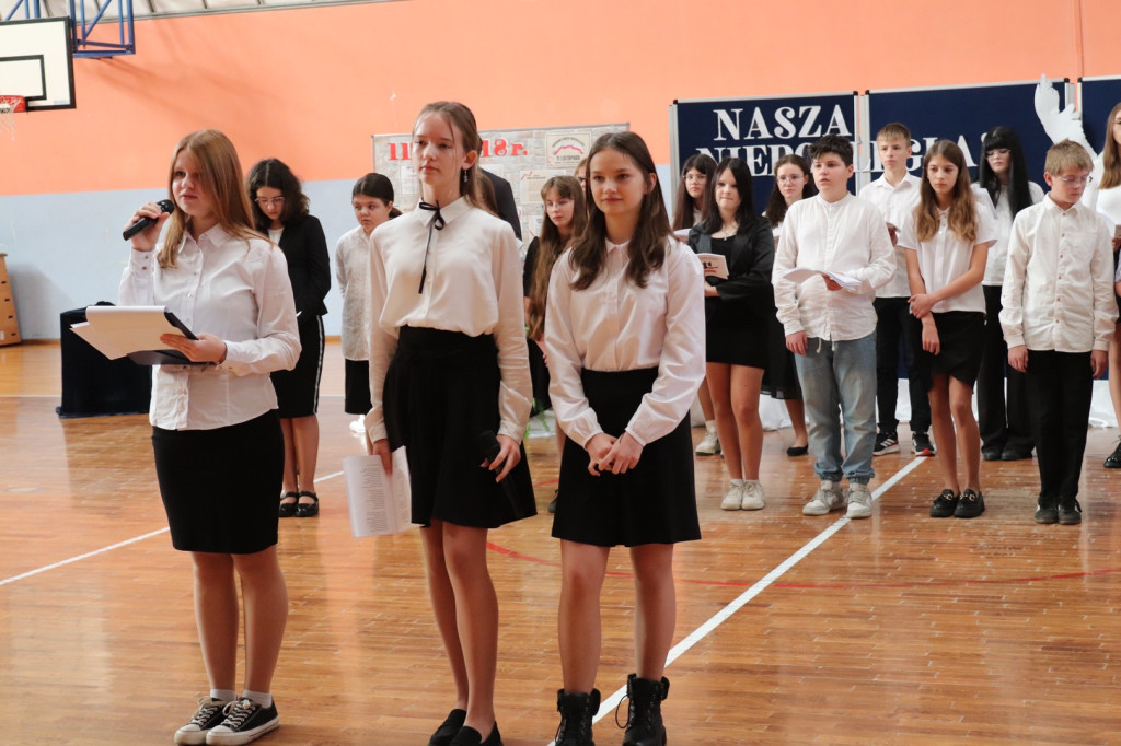 Obchody Święta Niepodległości w SP w Komarówce