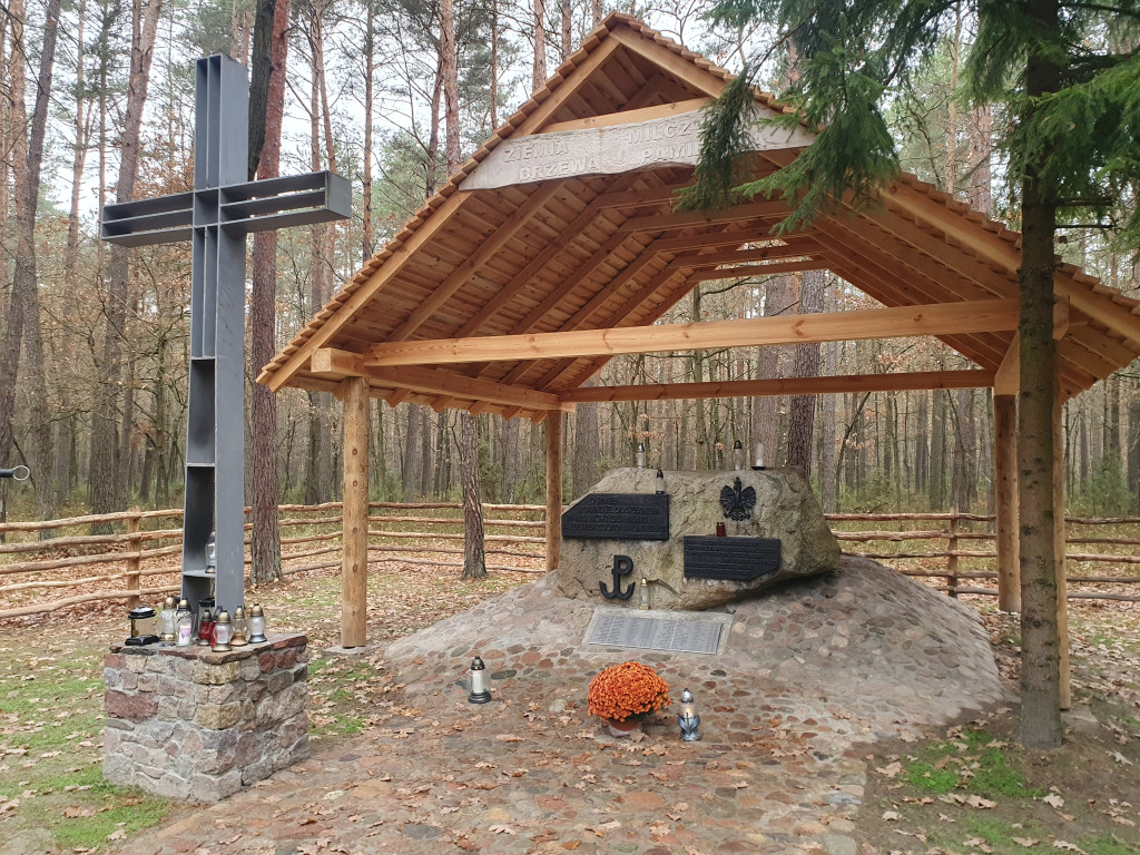 Złożenie kwiatów przez delegację RaSIL i RG