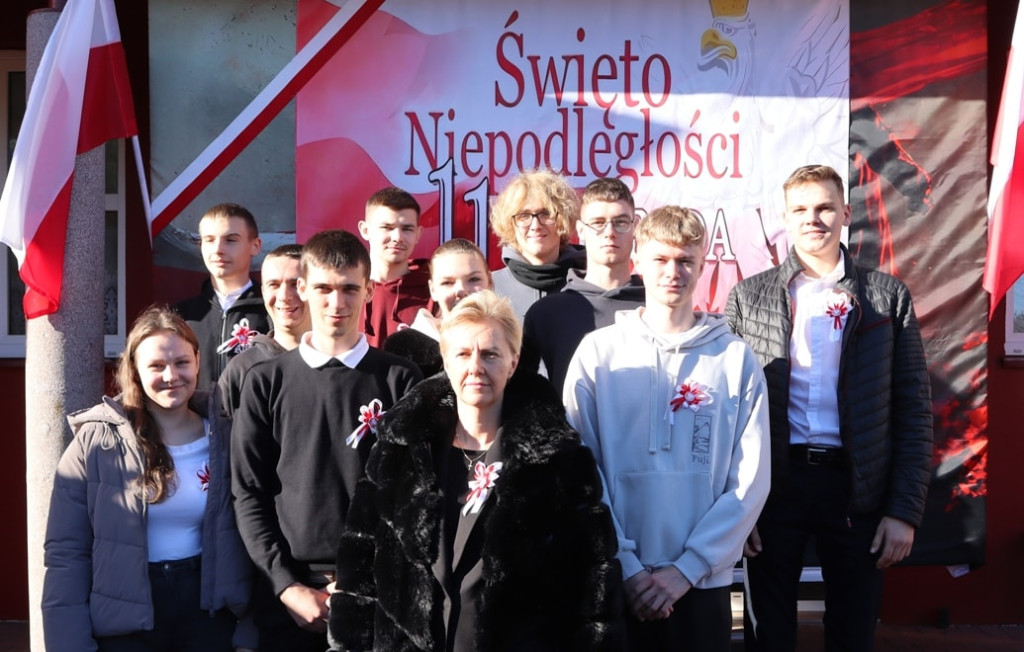 Akcja >>Szkoła do Hymnu<< w ZSR w Woli Osowińskiej