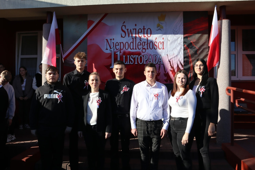 Akcja >>Szkoła do Hymnu<< w ZSR w Woli Osowińskiej