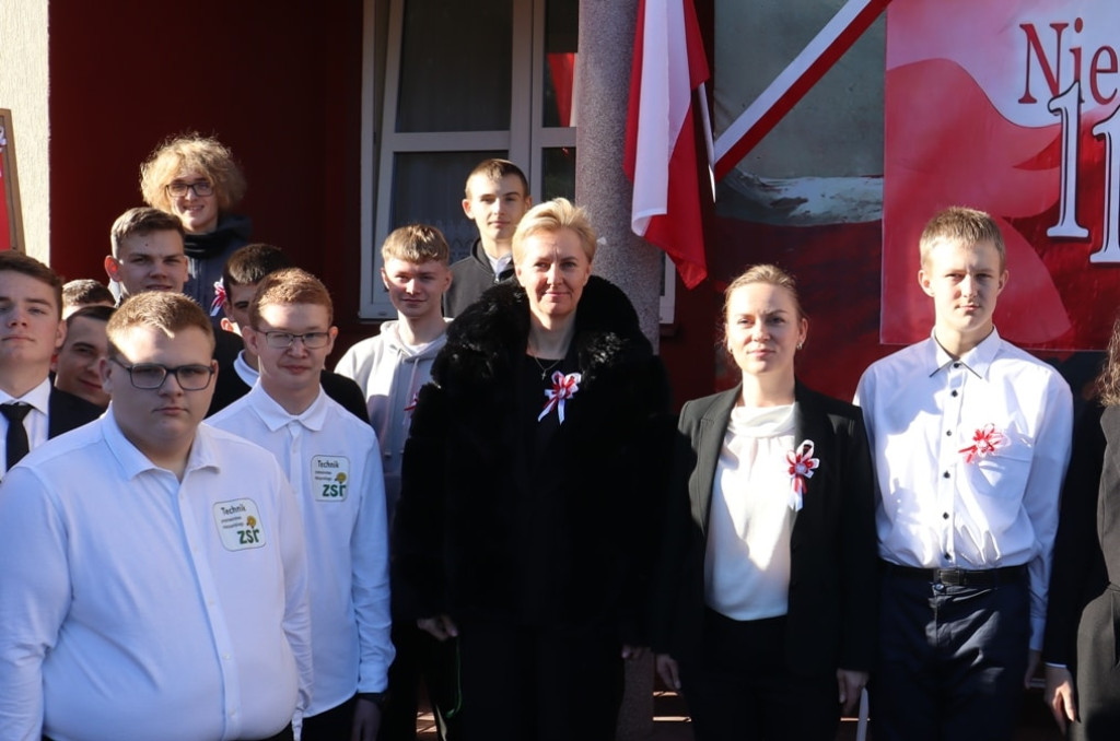 Akcja >>Szkoła do Hymnu<< w ZSR w Woli Osowińskiej