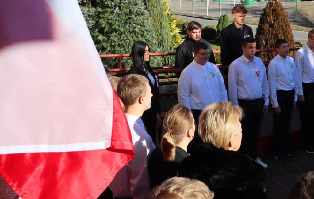 Akcja >>Szkoła do Hymnu<< w ZSR w Woli Osowińskiej