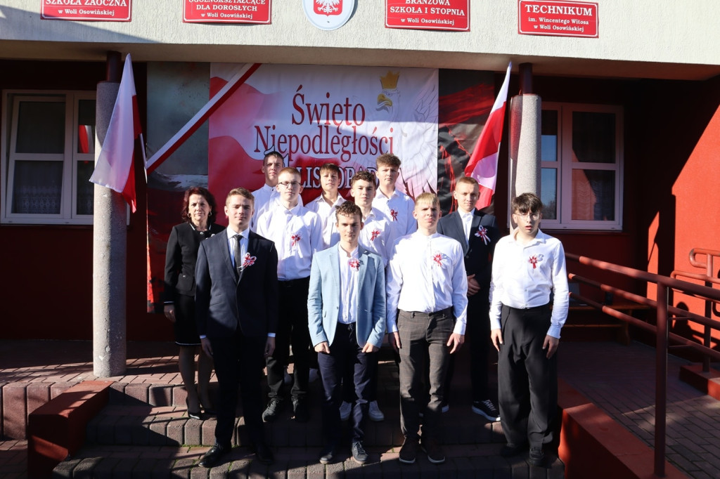 Akcja >>Szkoła do Hymnu<< w ZSR w Woli Osowińskiej