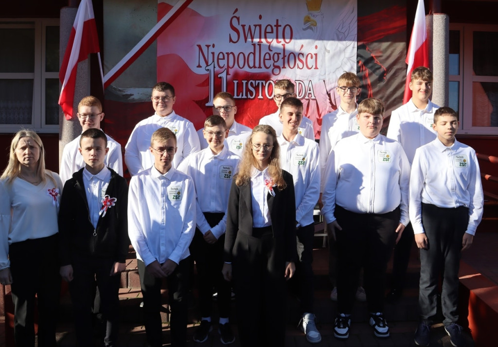 Akcja >>Szkoła do Hymnu<< w ZSR w Woli Osowińskiej