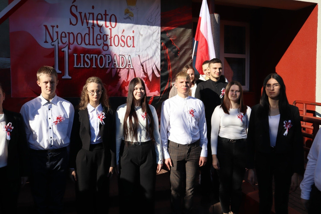 Akcja >>Szkoła do Hymnu<< w ZSR w Woli Osowińskiej