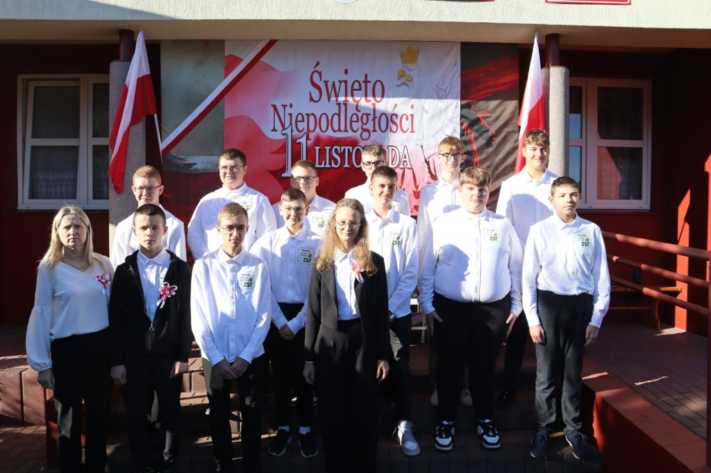 Akcja >>Szkoła do Hymnu<< w ZSR w Woli Osowińskiej