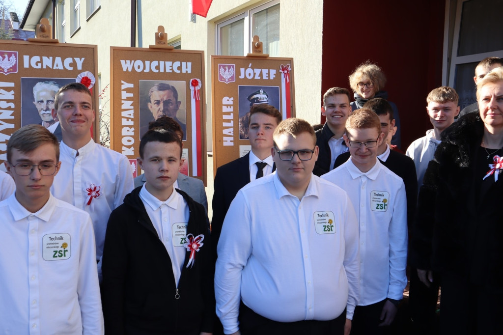 Akcja >>Szkoła do Hymnu<< w ZSR w Woli Osowińskiej