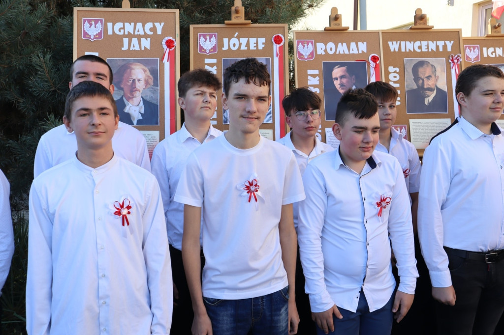 Akcja >>Szkoła do Hymnu<< w ZSR w Woli Osowińskiej