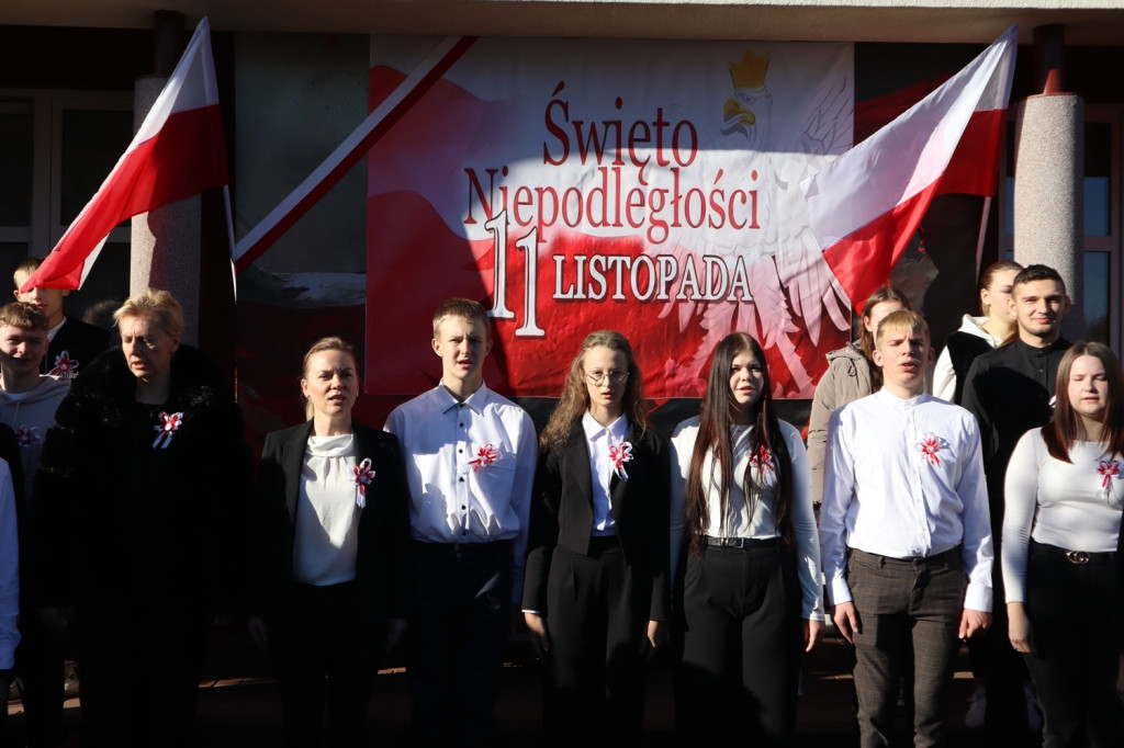 Akcja >>Szkoła do Hymnu<< w ZSR w Woli Osowińskiej