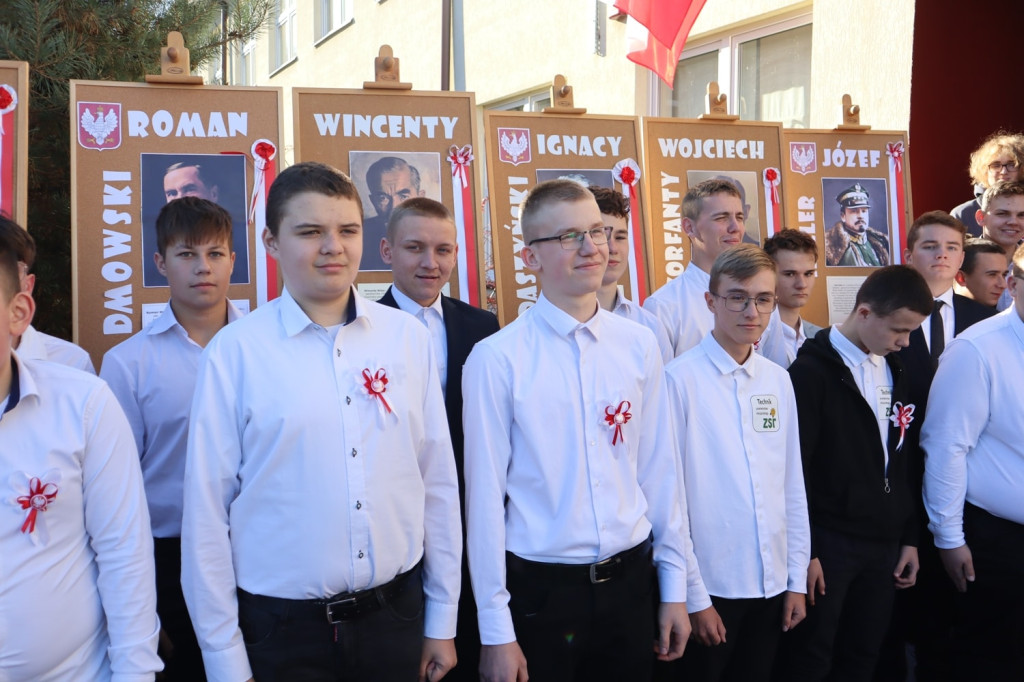 Akcja >>Szkoła do Hymnu<< w ZSR w Woli Osowińskiej