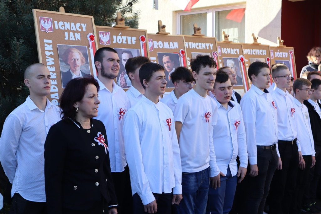 Akcja >>Szkoła do Hymnu<< w ZSR w Woli Osowińskiej