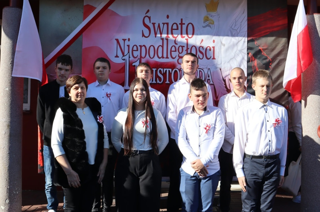 Akcja >>Szkoła do Hymnu<< w ZSR w Woli Osowińskiej