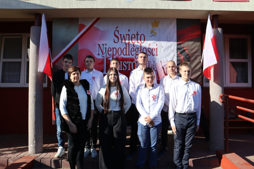 Akcja >>Szkoła do Hymnu<< w ZSR w Woli Osowińskiej