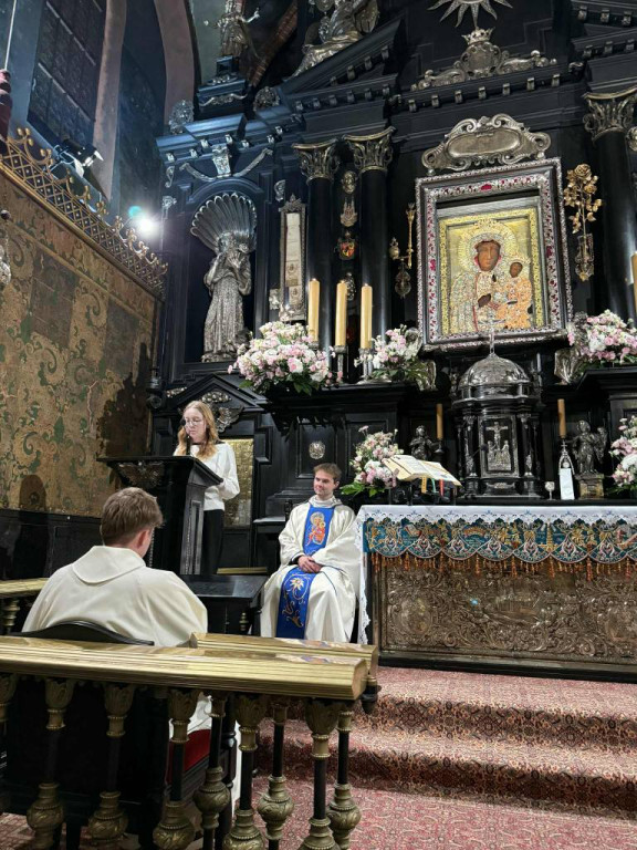 Maturzyści z I LO na Jasnej Górze