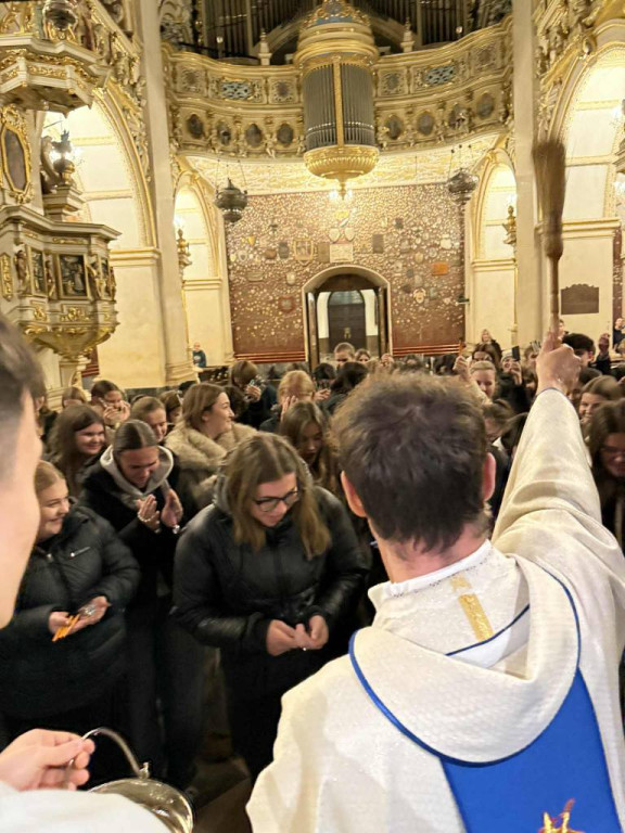 Maturzyści z I LO na Jasnej Górze