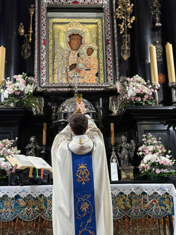 Maturzyści z I LO na Jasnej Górze