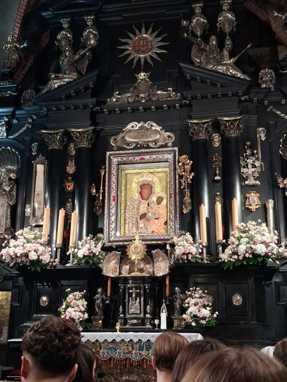 Maturzyści z I LO na Jasnej Górze