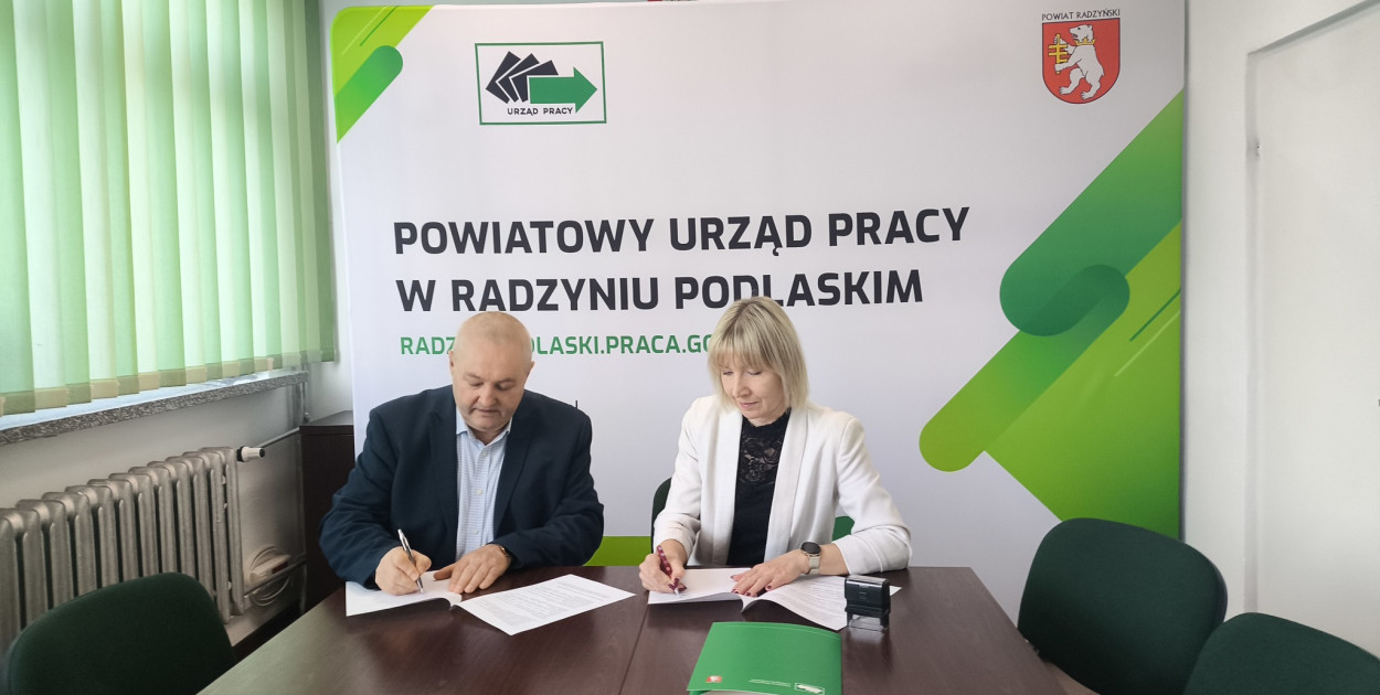 Podpisanie umowy między PUP a SP nr 2