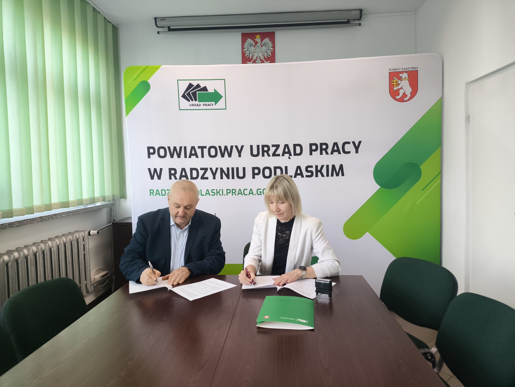 Podpisanie umowy między PUP a SP nr 2