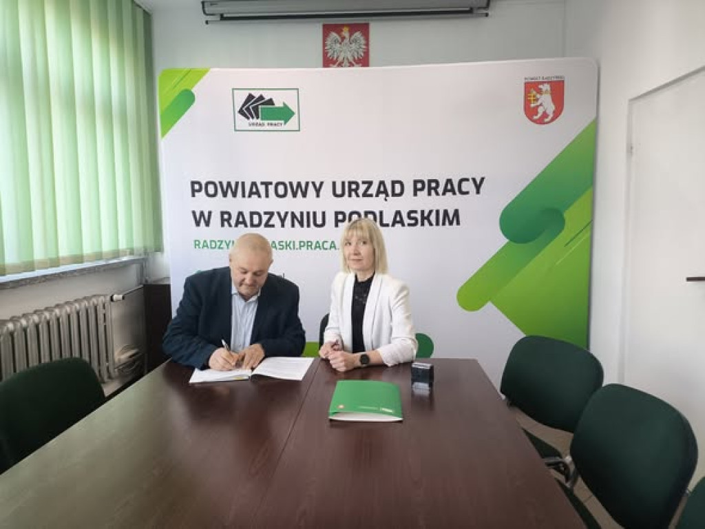 Podpisanie umowy między PUP a SP nr 2