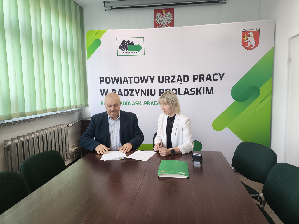 Podpisanie umowy między PUP a SP nr 2