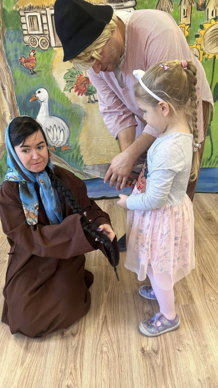 Spektakl o Piaście i Popielu w >>Kacperku<<