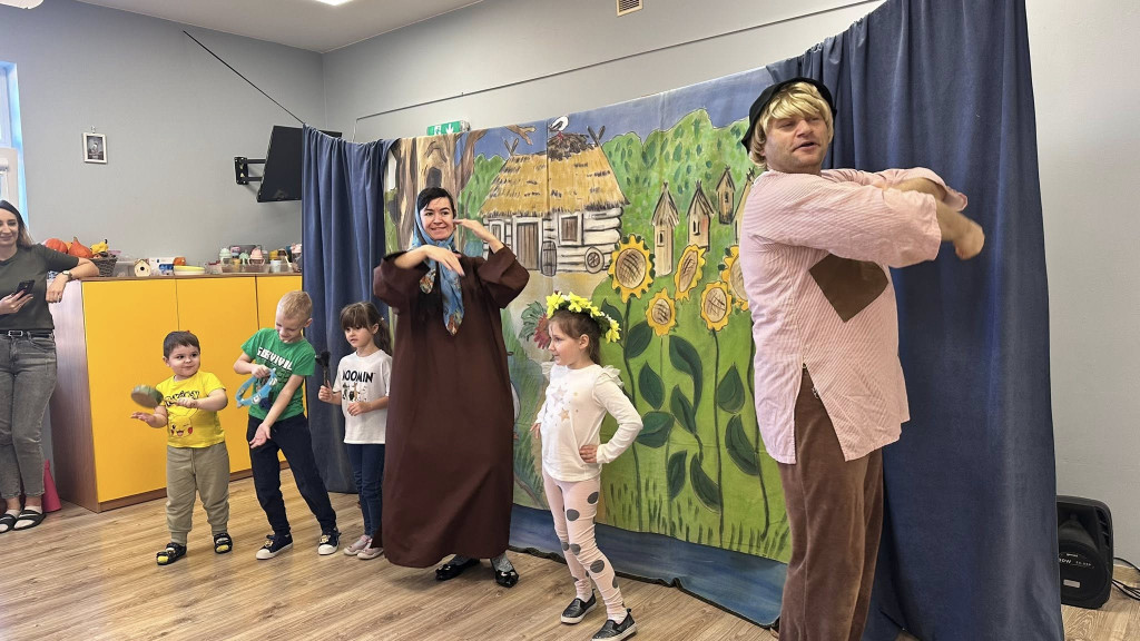 Spektakl o Piaście i Popielu w >>Kacperku<<