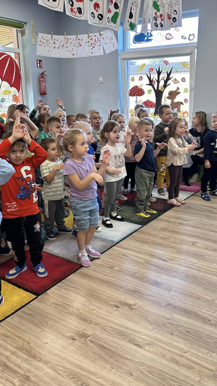 Spektakl o Piaście i Popielu w >>Kacperku<<