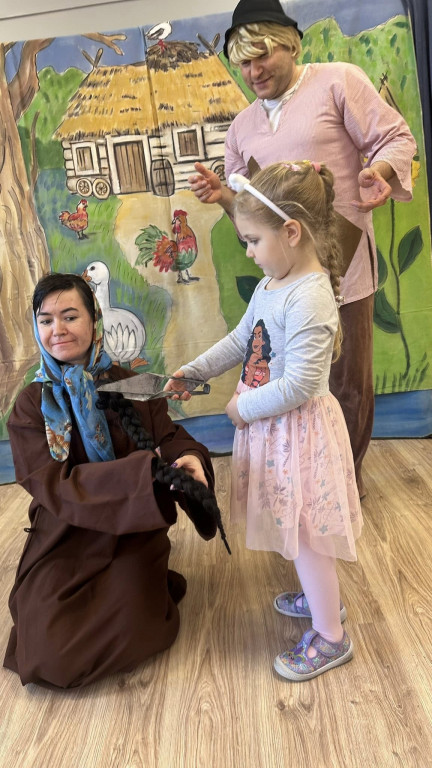 Spektakl o Piaście i Popielu w >>Kacperku<<