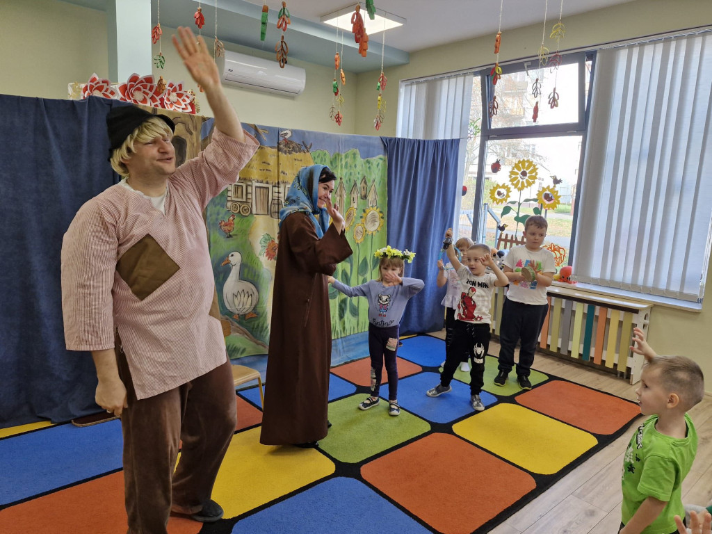 Spektakl o Piaście i Popielu w >>Kacperku<<