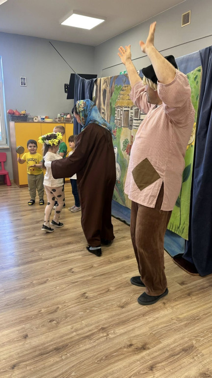 Spektakl o Piaście i Popielu w >>Kacperku<<