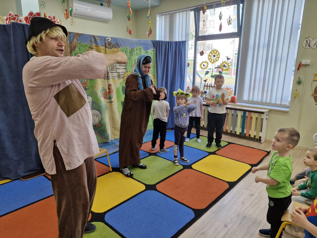 Spektakl o Piaście i Popielu w >>Kacperku<<